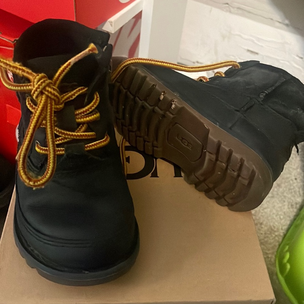 Toddler ugg boots size 6